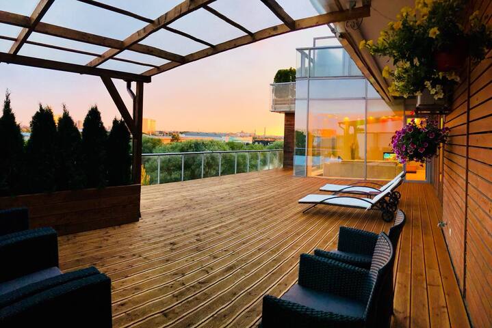 Luxury 3 BR Apt With Amazing City View