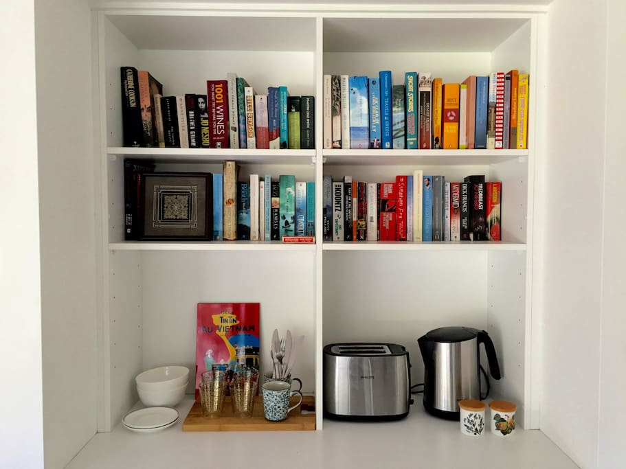Kettle, toaster and basic kitchen equipment (more available upon request)