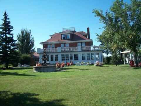 Wakamow Heights B&B - All Six Bedrooms!!!