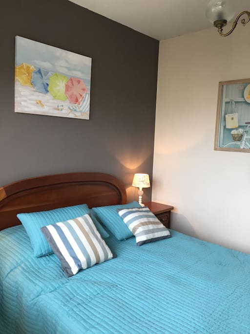Chambre 2, avec petit balcon et garde-robe
Bedroom 2, with little balcony and wardrobe