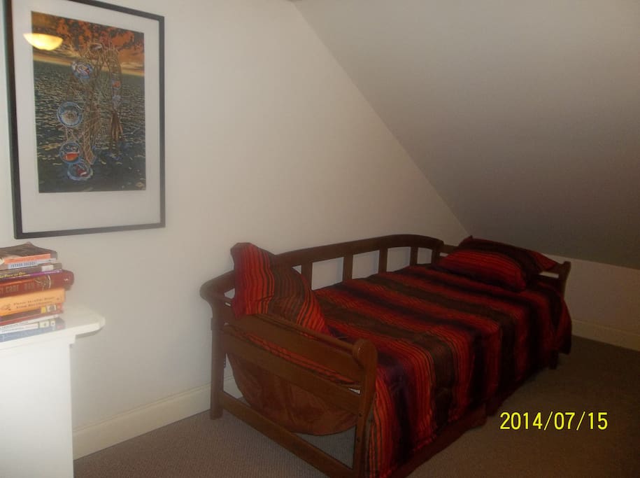 3RD FLOOR SINGLE BED