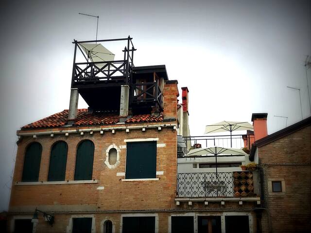 Grande appartamento con tre terrazze. gallery image 3