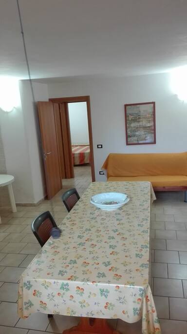 Soggiorno con divano letto matrimoniale