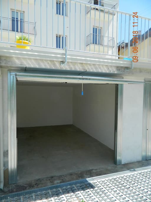 Il garage a disposizione per gli ospiti