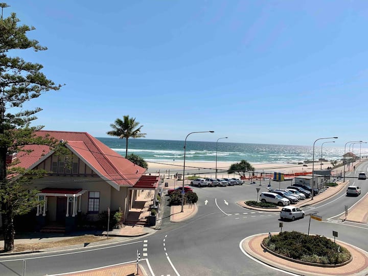 Kirra 3 Bedroom beachfront unit amazing position