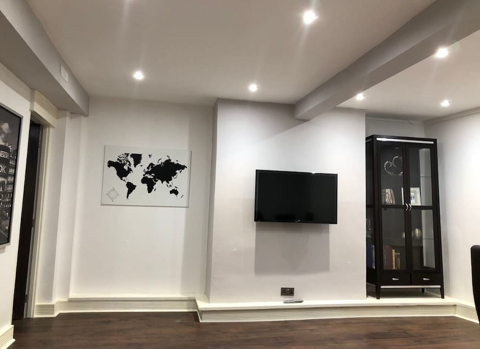 Living room with TV and Netflix