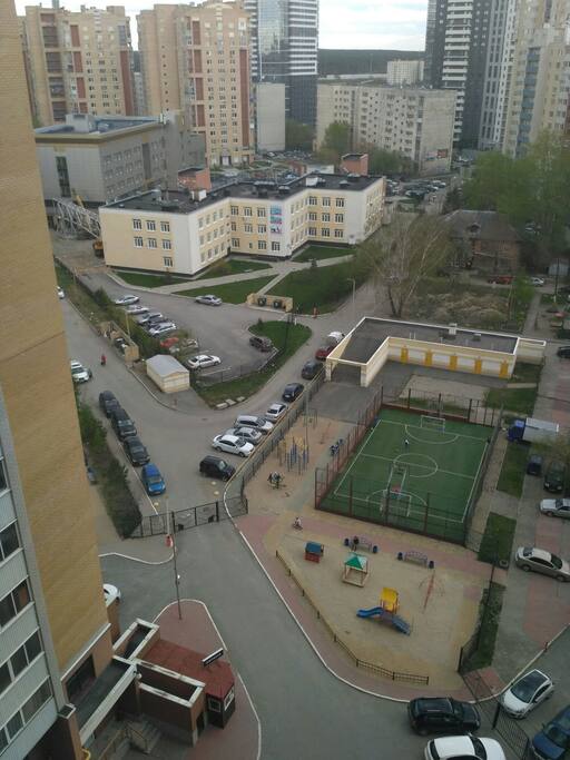 двор