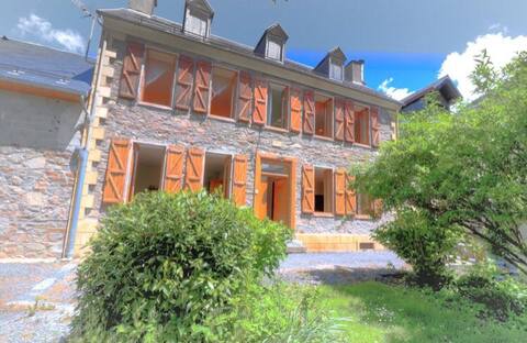 Vast renovated old house with pool garden