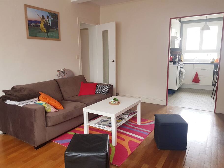 Séjour pepsy rouge et crème, canapé convertible très confortable