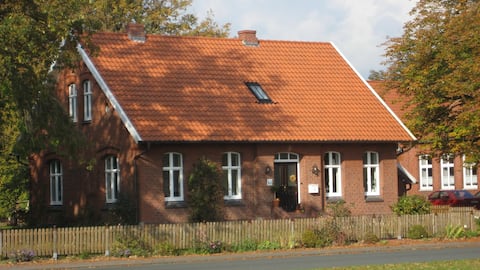 Alte Lehrerhaus Nordgeorgsfehn    East  Frisia