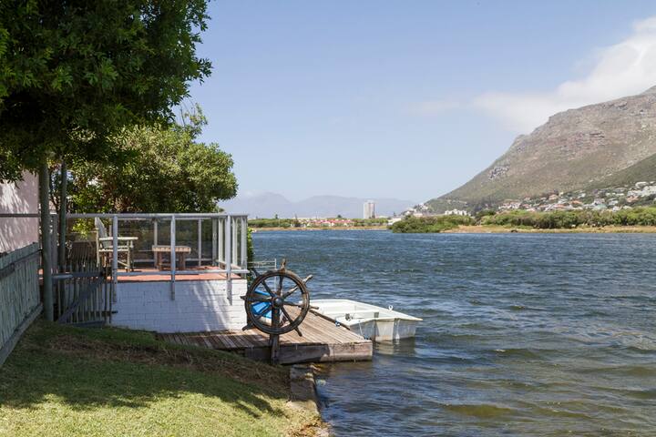 THE MARINA – 12 Cable Close gallery image 2