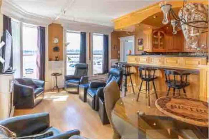 Penthouse In A Harbourfront Heritage Building - Saint John