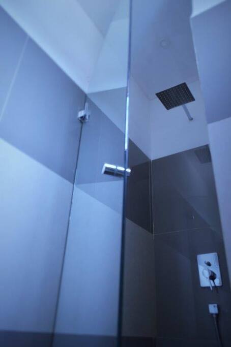 new bath, With hot and cold water and great water pressure, hair dryer