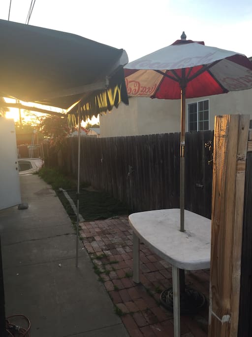 Side yard table n chairs with side