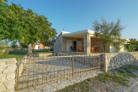 Large holliday HOUSE near sea - 8 min walk