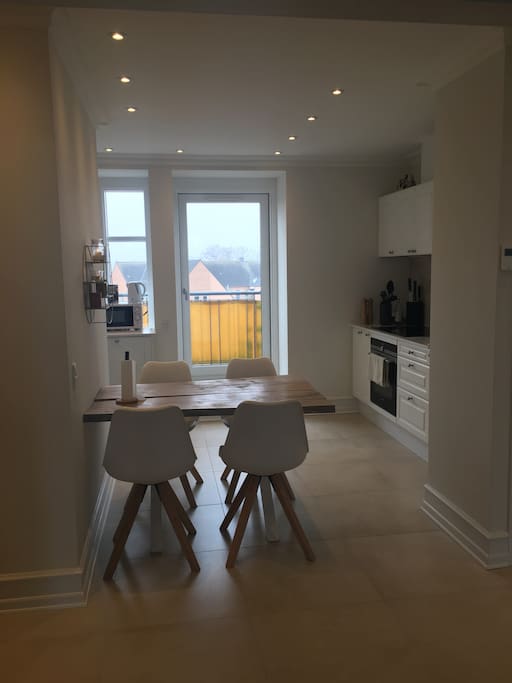 Køkken-alrum/kitchen-dining area