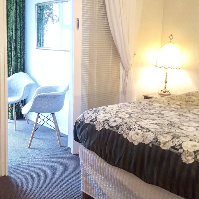 Queen Room with private sitting area