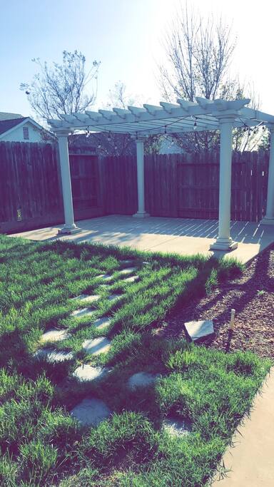 Cute Bungalow outside (before furnished and outside lights)