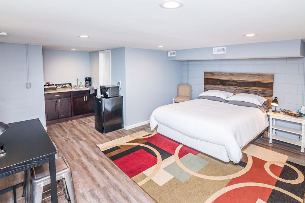 This 350sq ft space has a kitchen, bathroom, breakfast nook, reading corner and TV!