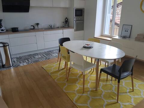 Townhouse 8km away Figeac with pool