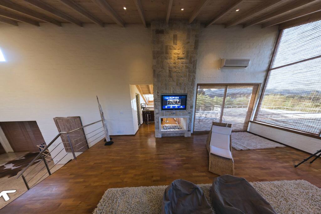 Lounge (again)