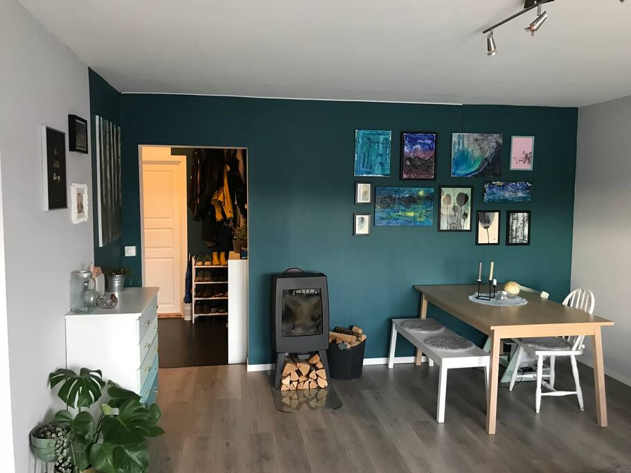 Spisebord og vedfyring