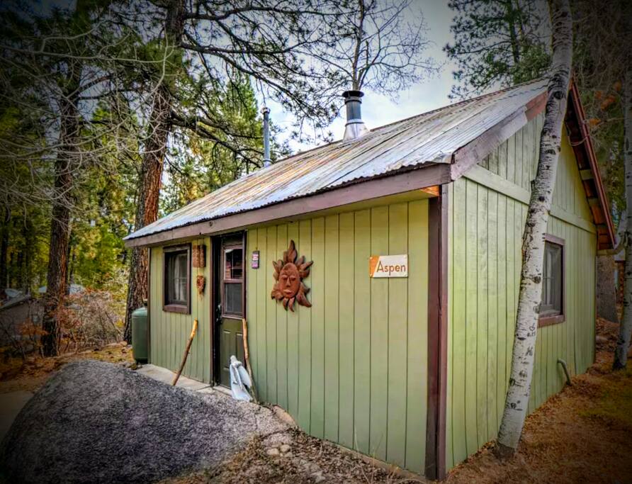 Front view of the Aspen cabin.