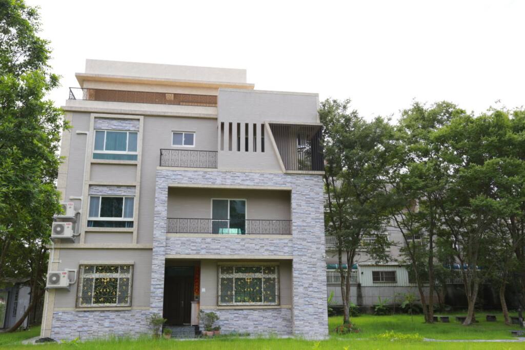 主建築