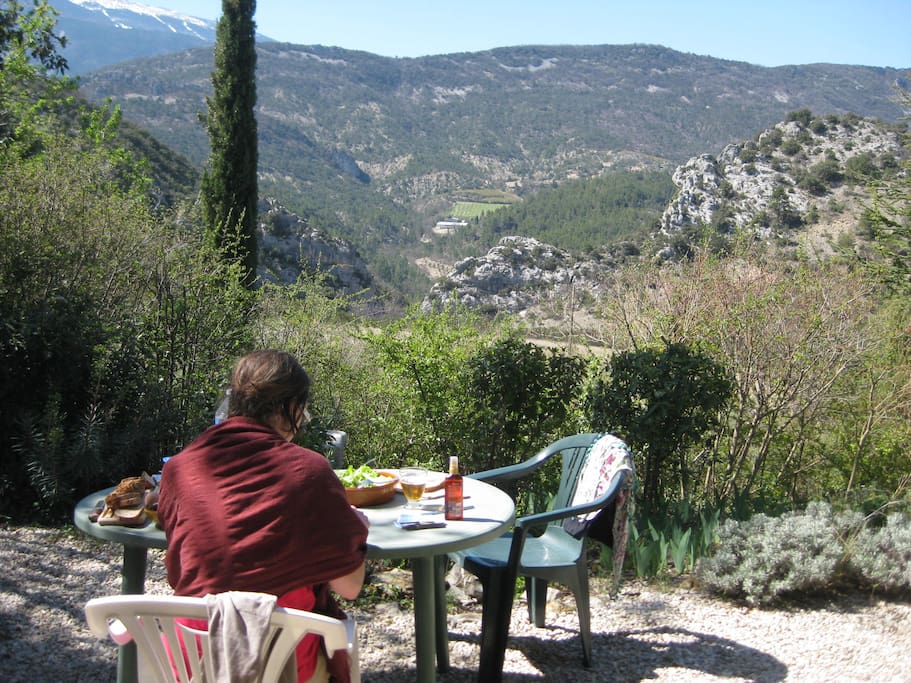 Petit déjeuner face au Ventoux.