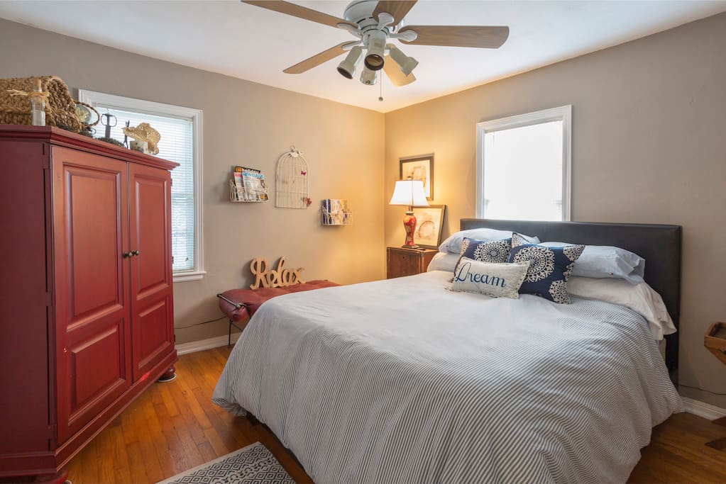10 x 12 Bedroom w/Queen size bed, cable TV.