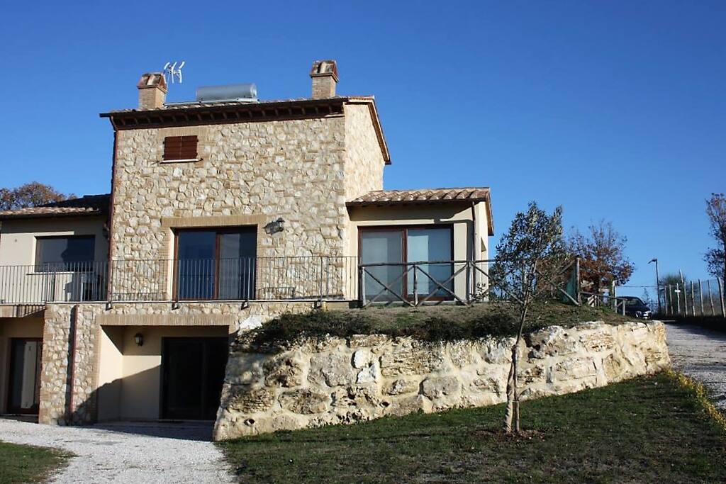 Fronte villa, piano inferiore