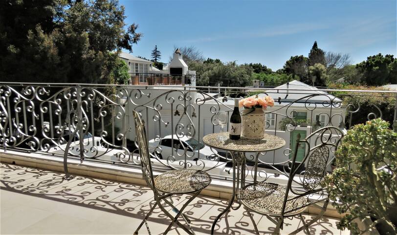 Elegant home in leafy Newlands- wi-fi inverter gallery image 5