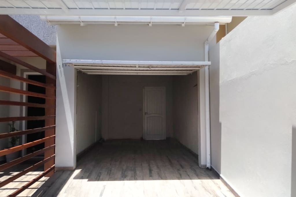 Garagem/Entrada para a edícula