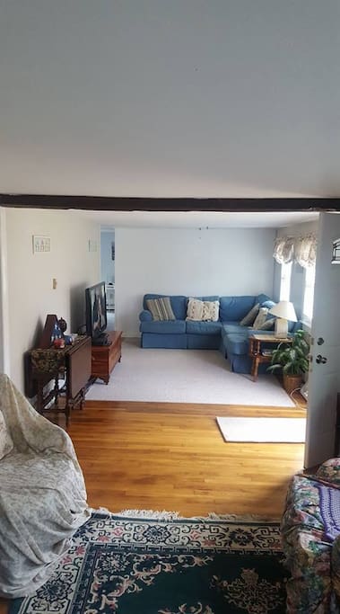 Large Living Room with Flat screen TV and plenty of seating