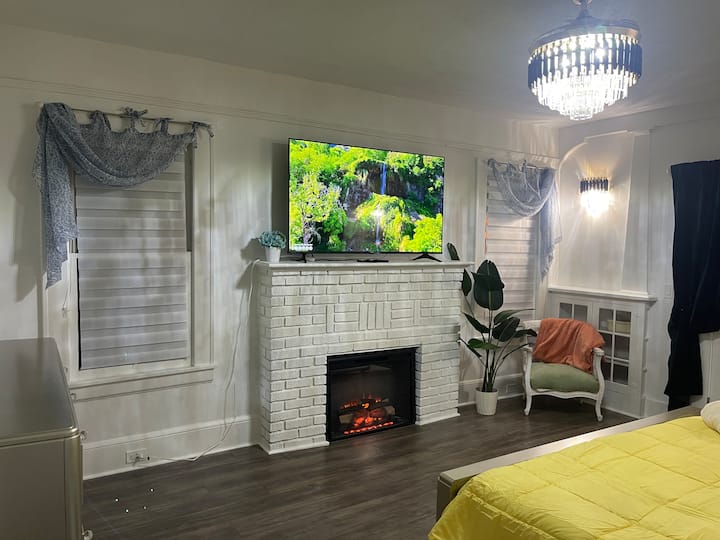 1号卧室大房子。高清65英寸电视。电壁炉。加大双人床 