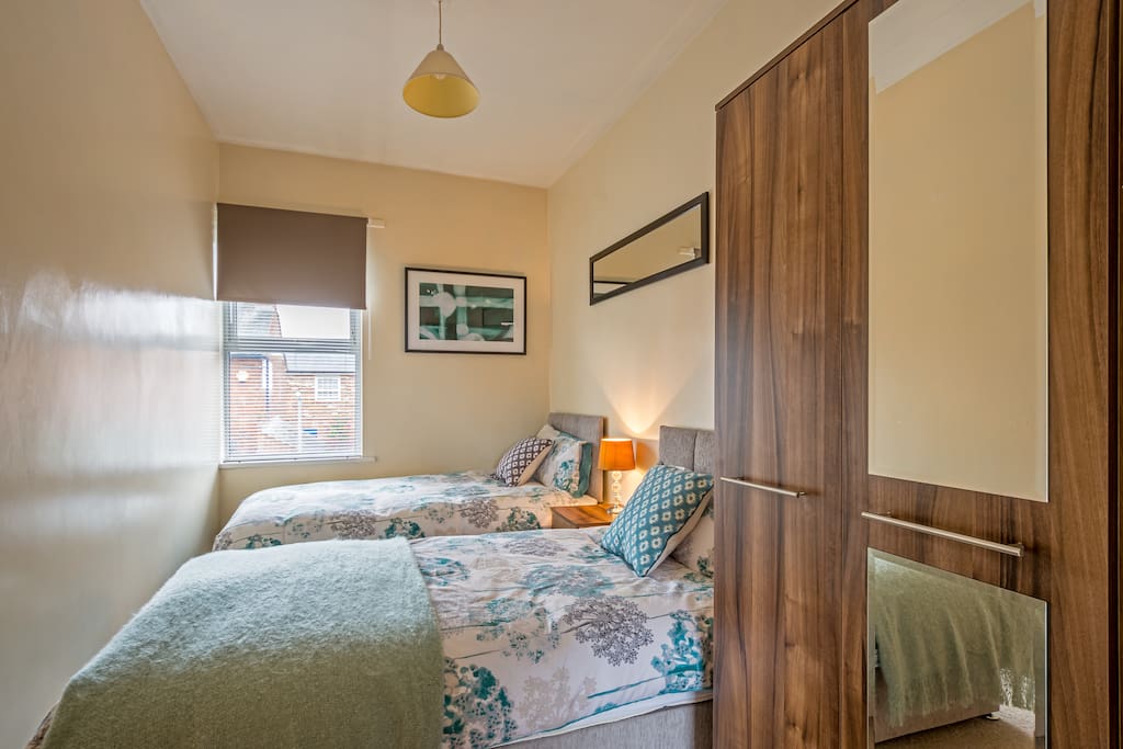 Twin bedroom