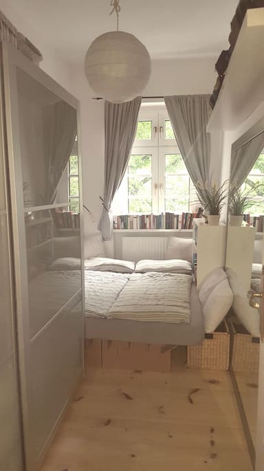 Schlafzimmer 1