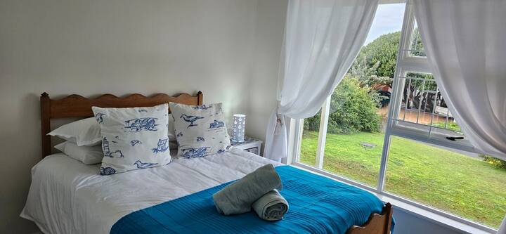 2号卧室
配有一张双人床和200只Pecale白色床上用品和墙壁加热器。