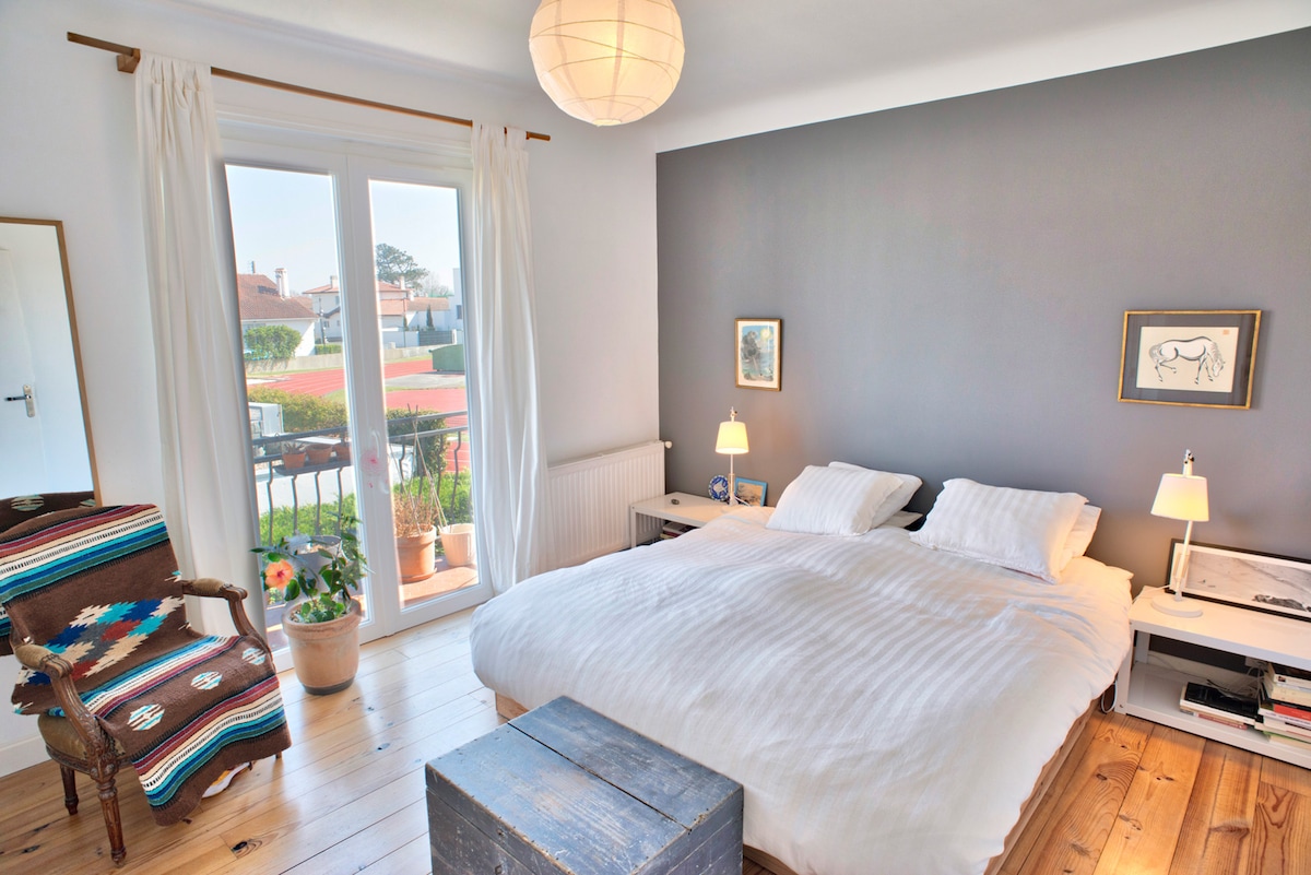 1号卧室， 2米宽双人床。
1号卧室，双人加大双人床。
Calme absolutelyu...
完全安静……