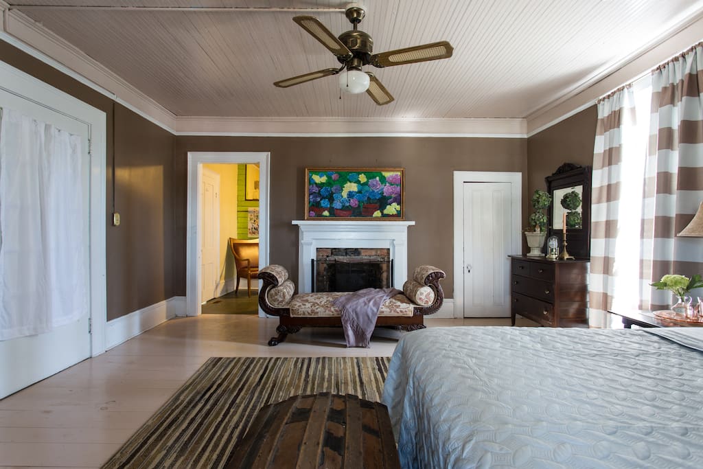 Smoky Mountain Suite Bed and breakfasts for Rent in Old Fort, North