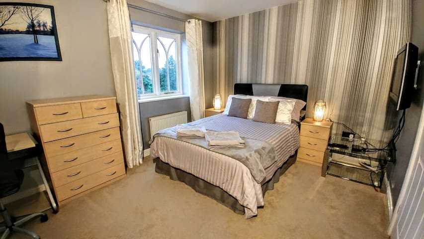Deluxe En-suite Double Bedroom