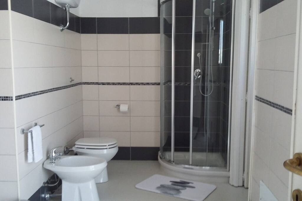 Bagno con doccia
