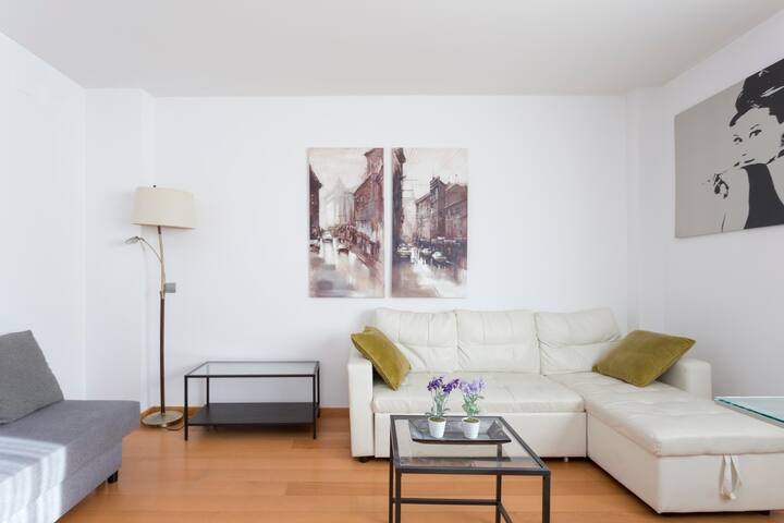 1217 – Forum Diagonal Apartment gallery image 3