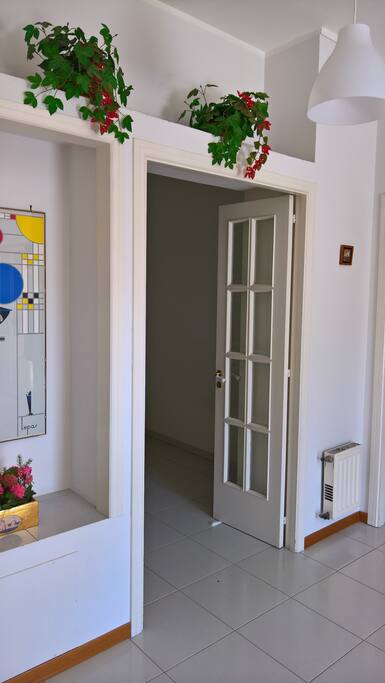 Ingresso con apertura sulla camera da letto