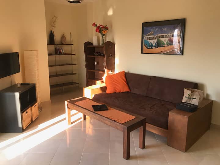 Sala de estar con vista al sofá (se puede utilizar como cama adicional 90x195 )
