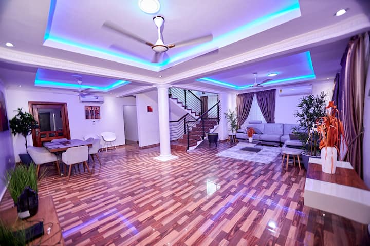 Exquisite 4 Bedroom Home Away From Home +Swim Pool - Accra