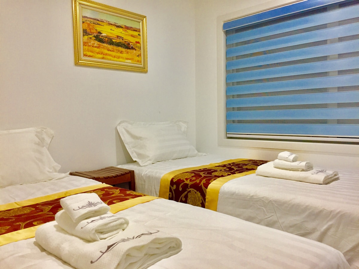 vitanda viwili chumba cha kulala