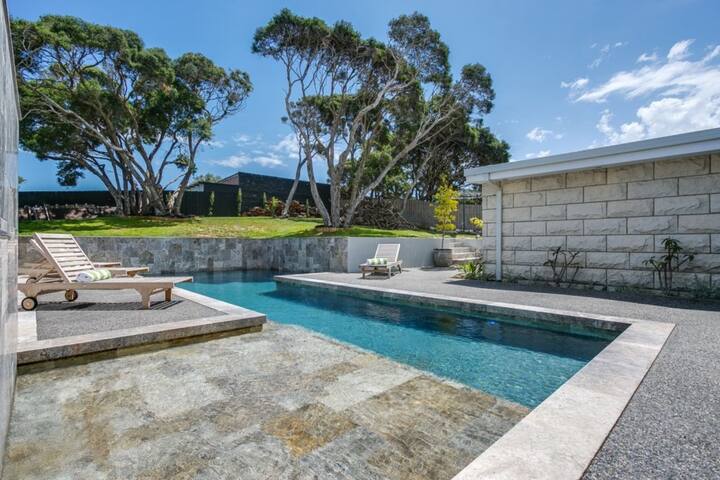 Stunning Sorrento Escape With Pool gallery image 2