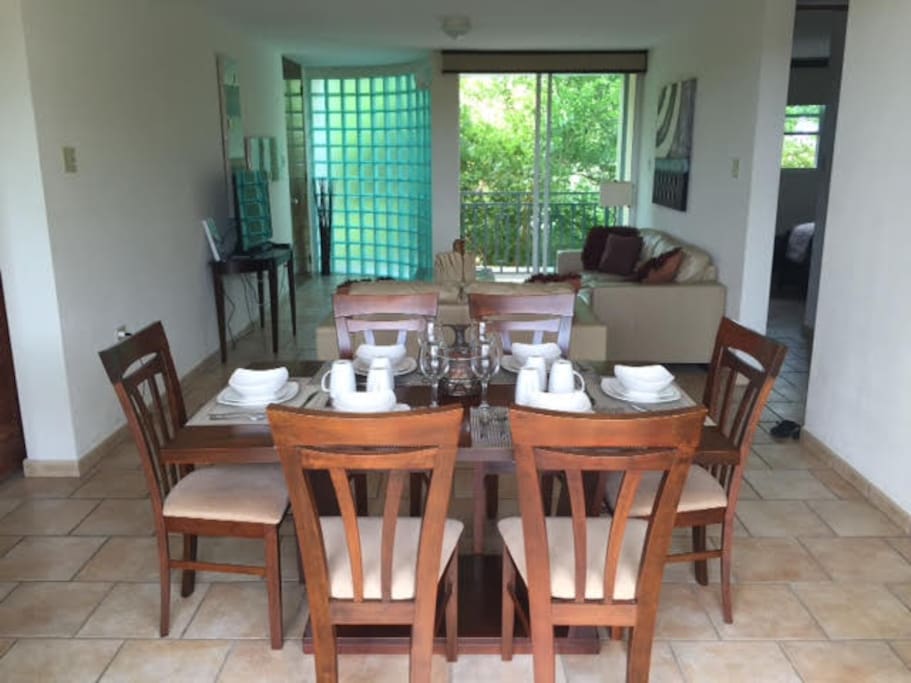 Dining table seats 6