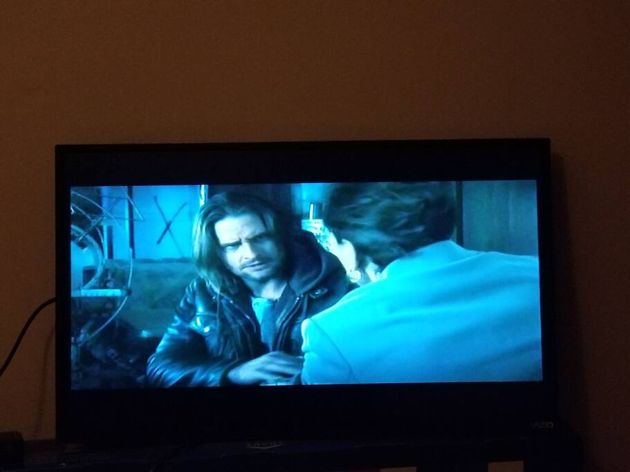 32" w/ Directv